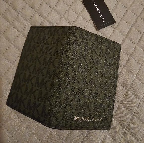 Michael Kors Folding Card Case - Picture 5 of 7